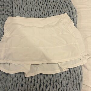 Size 6, lululemon pace, rival skirt white